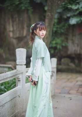 芳草碧连天电影国语_BD英语在线观看电视